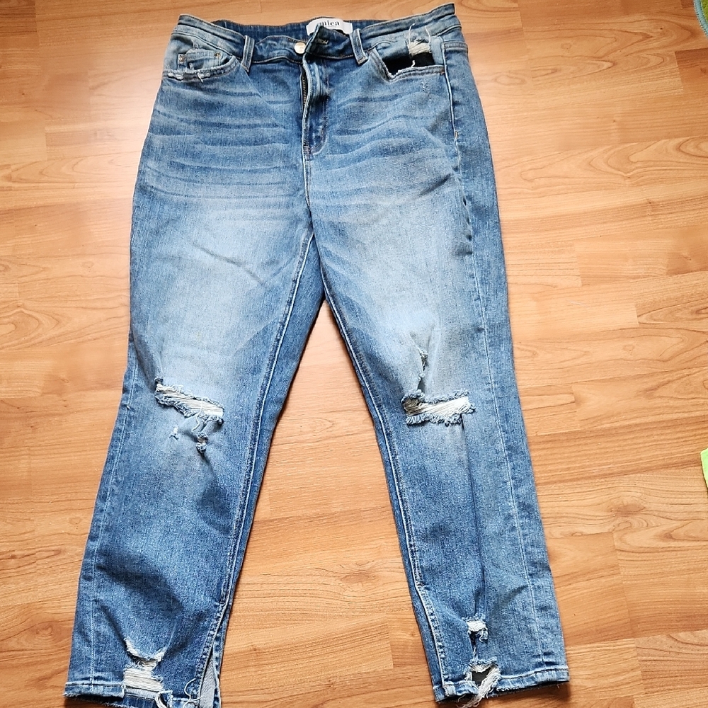 Classic Boyfriend Distressed Jeans in Blue